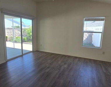 2577 Lindewood Street - Photo Thumbnail 10