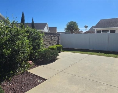 2577 Lindewood Street - Photo Thumbnail 3