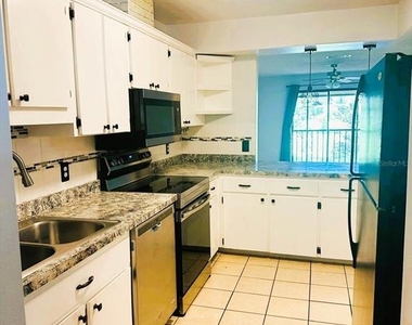 2947 Sw 32nd Avenue - Photo Thumbnail 2