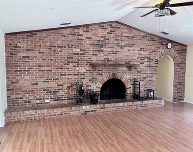 4907 Ne 6th Street - Photo Thumbnail 5