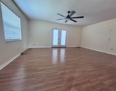 4907 Ne 6th Street - Photo Thumbnail 12