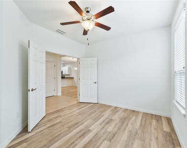 4976 Nw 35th Lane Road - Photo Thumbnail 6