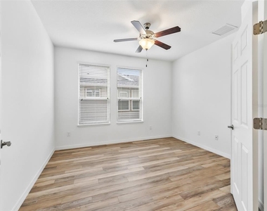 4976 Nw 35th Lane Road - Photo Thumbnail 5