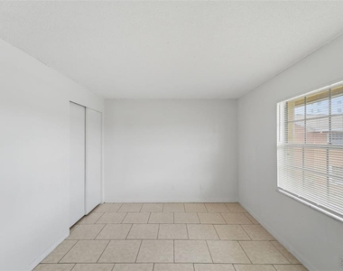 1655 W Oak Ridge Road - Photo Thumbnail 9