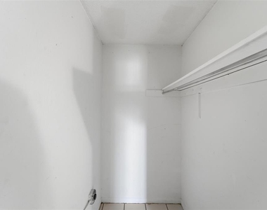 1655 W Oak Ridge Road - Photo Thumbnail 14