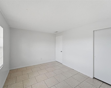 1655 W Oak Ridge Road - Photo Thumbnail 10