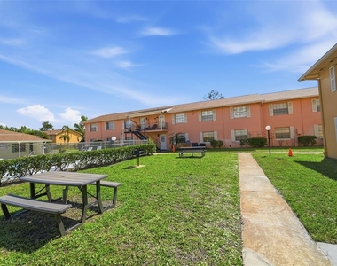 1655 W Oak Ridge Road - Photo Thumbnail 3