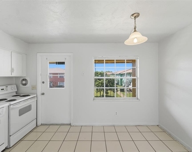 1655 W Oak Ridge Road - Photo Thumbnail 18