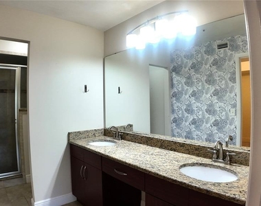 486 N Pin Oak Place - Photo Thumbnail 13