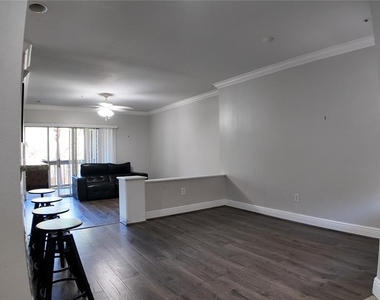 486 N Pin Oak Place - Photo Thumbnail 2