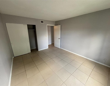 5325 Curry Ford Road - Photo Thumbnail 11