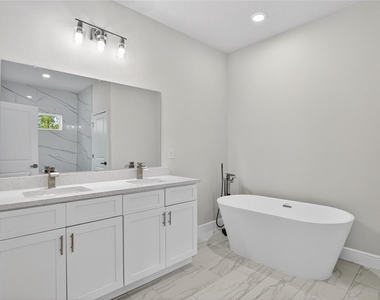 7938 N Maltese Drive - Photo Thumbnail 10