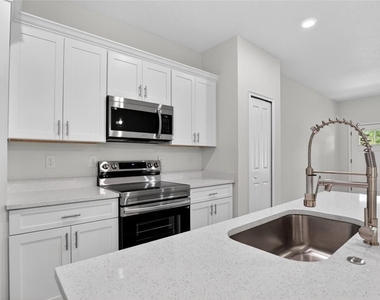 7938 N Maltese Drive - Photo Thumbnail 6