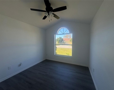 215 Hollowbrook Circle - Photo Thumbnail 7