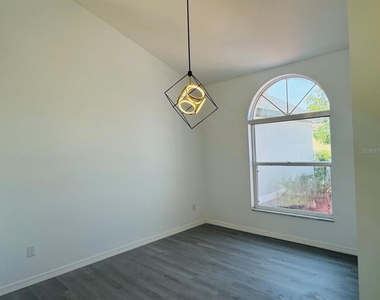 215 Hollowbrook Circle - Photo Thumbnail 15