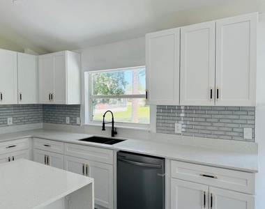 215 Hollowbrook Circle - Photo Thumbnail 9