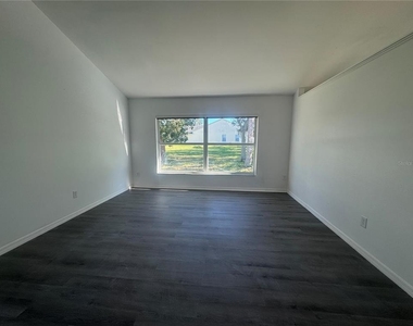 215 Hollowbrook Circle - Photo Thumbnail 5