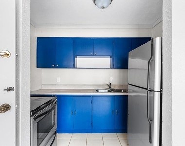 201 N Himes Avenue - Photo Thumbnail 7