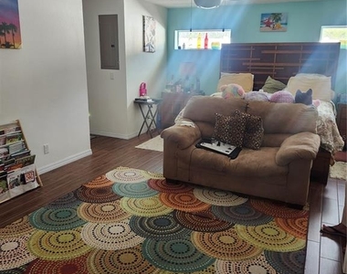 2242 Wood Court - Photo Thumbnail 3