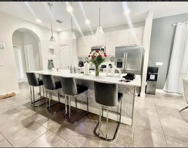 187 Brookes Place - Photo Thumbnail 2