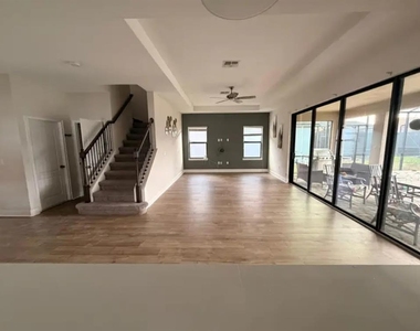 187 Brookes Place - Photo Thumbnail 4