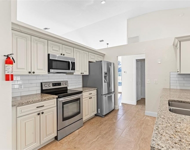 2141 Sw Bayshore Boulevard - Photo Thumbnail 12