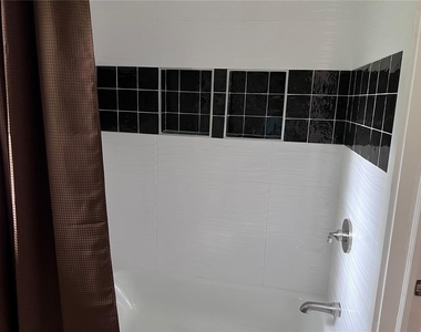 3035 W University Avenue - Photo Thumbnail 11