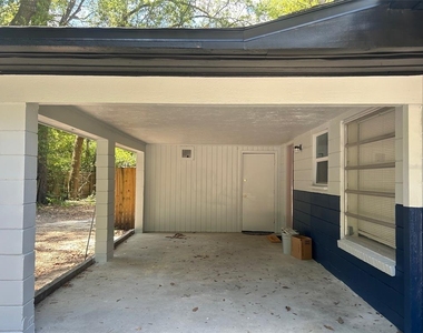 3035 W University Avenue - Photo Thumbnail 2
