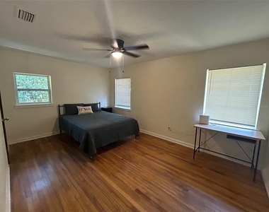 3035 W University Avenue - Photo Thumbnail 4