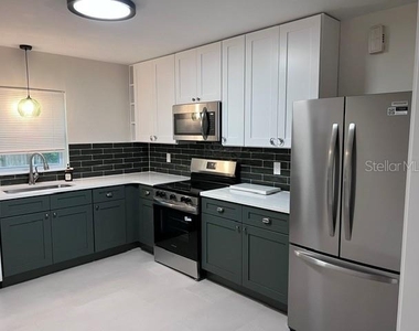 3035 W University Avenue - Photo Thumbnail 1