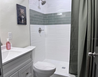 3035 W University Avenue - Photo Thumbnail 4