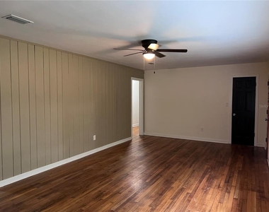 3035 W University Avenue - Photo Thumbnail 3