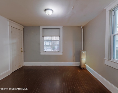 623 E Elm Street - Photo Thumbnail 3