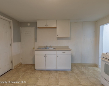 623 E Elm Street - Photo Thumbnail 8