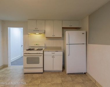 623 E Elm Street - Photo Thumbnail 7