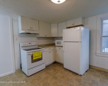 623 E Elm Street - Photo Thumbnail 9