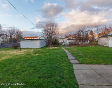 623 E Elm Street - Photo Thumbnail 17