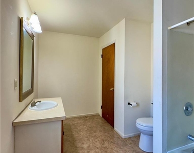 709 Front Street - Photo Thumbnail 5