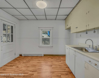 1807 Green Ridge Street - Photo Thumbnail 5