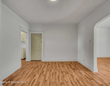 1807 Green Ridge Street - Photo Thumbnail 4