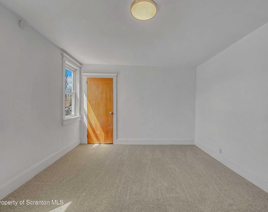 1807 Green Ridge Street - Photo Thumbnail 7