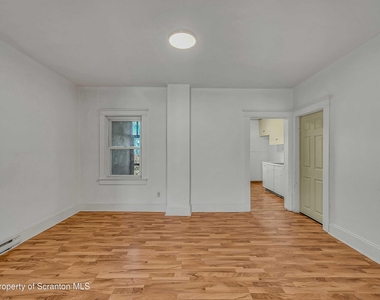 1807 Green Ridge Street - Photo Thumbnail 3