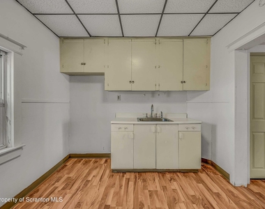 1807 Green Ridge Street - Photo Thumbnail 6