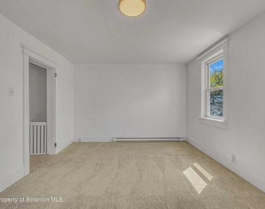 1807 Green Ridge Street - Photo Thumbnail 8