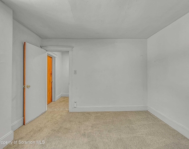 1807 Green Ridge Street - Photo Thumbnail 10