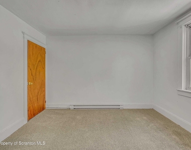 1807 Green Ridge Street - Photo Thumbnail 9
