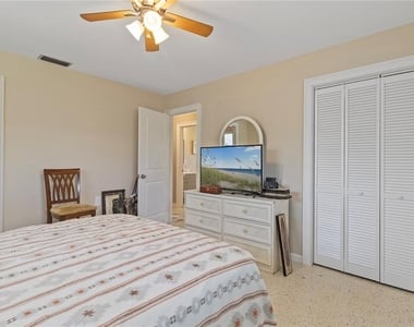 4020 Palm Drive - Photo Thumbnail 17