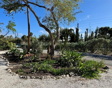 7372 Melaleuca Way - Photo Thumbnail 36