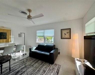 7372 Melaleuca Way - Photo Thumbnail 23