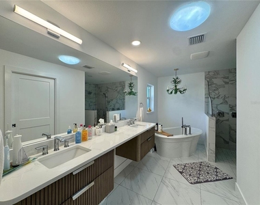 7372 Melaleuca Way - Photo Thumbnail 14
